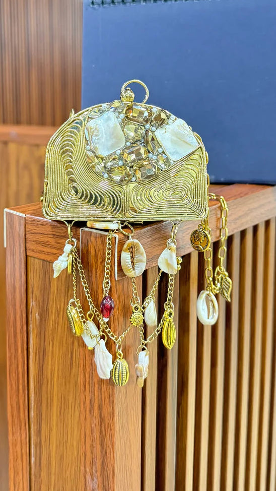 Swarna Shella Clutch